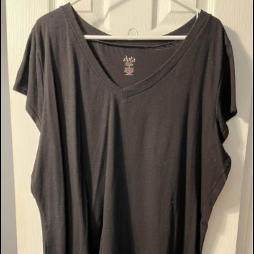 Dots Black V Neck Short Sleeved Top. Never Worn 3X